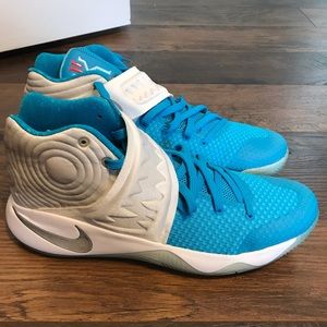 Nike Kyrie 2 “Christmas”